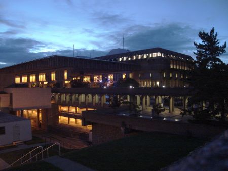 SFU by night, image by Cria-cow, copyleft. 