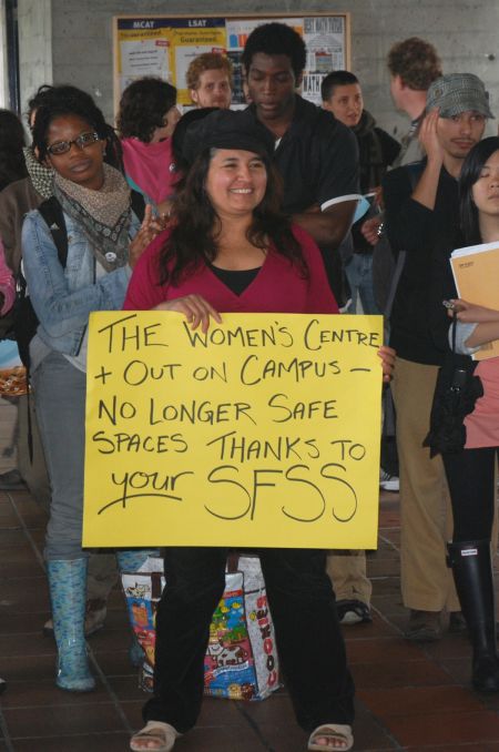 Students, staff and community members rally in support of CUPE 3338 // Flux Photo