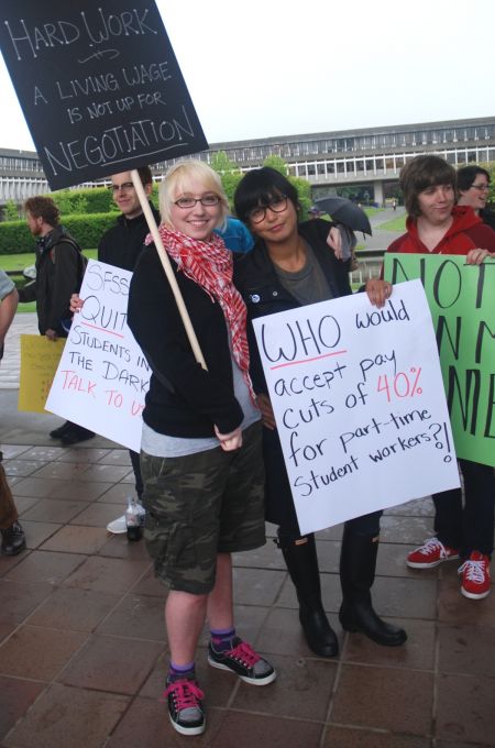 More placards advocate for fair wages // Flux Photo