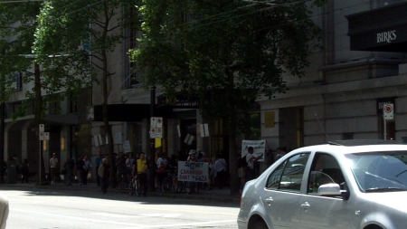 Pro-Palestinian activists picket outside Greek consulate