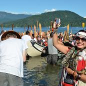 Canoes arrive at Whey-Ah-Wichen