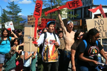 Youth rally against proposed pipelines on Unist'ot'en Territory. photo: Ben Powless
